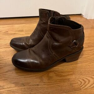 Teva brown boots 8.5